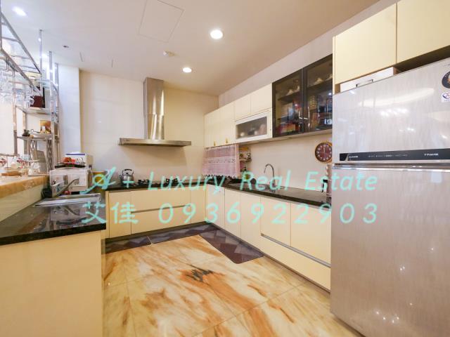 大杰一院香電梯別墅