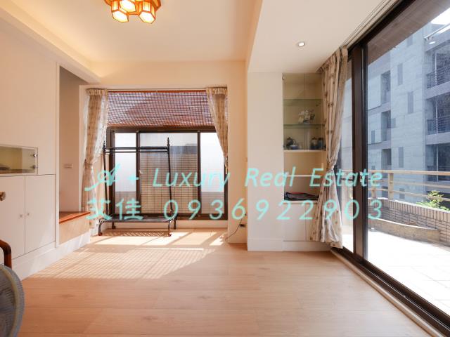 大杰一院香電梯別墅