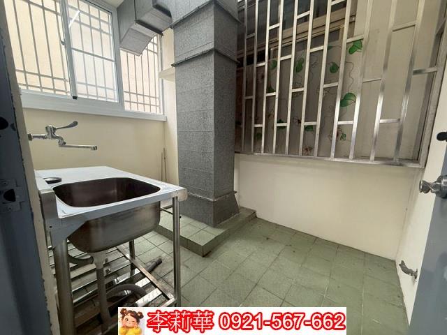 東區店面-12