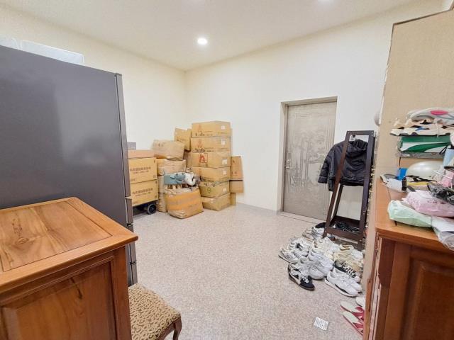 台中西區透天-11