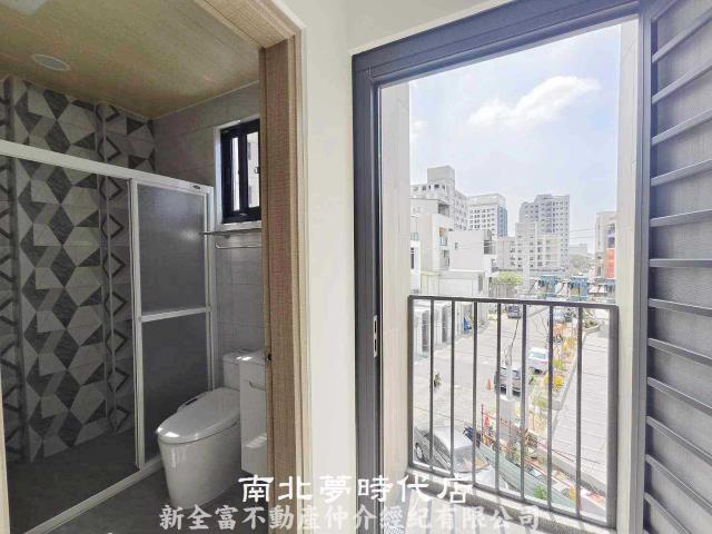 台南東區透天-12