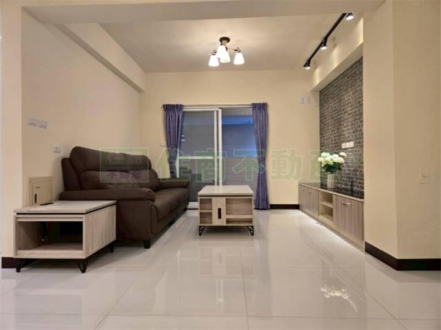 高雄新興區大樓-1