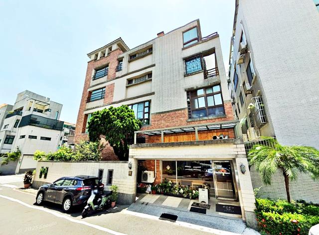 台南東區裕英街店墅