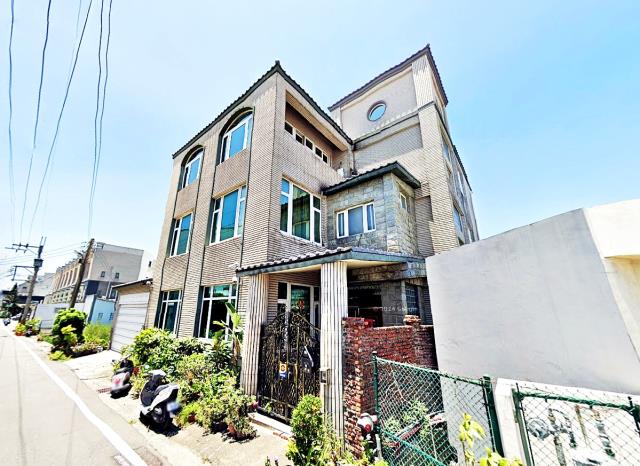 竹南鎮三泰街電梯車墅