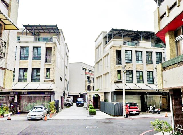 斗六市西平路帝品苑