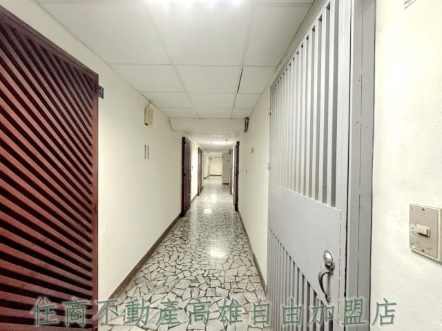 高雄新興區大樓-12