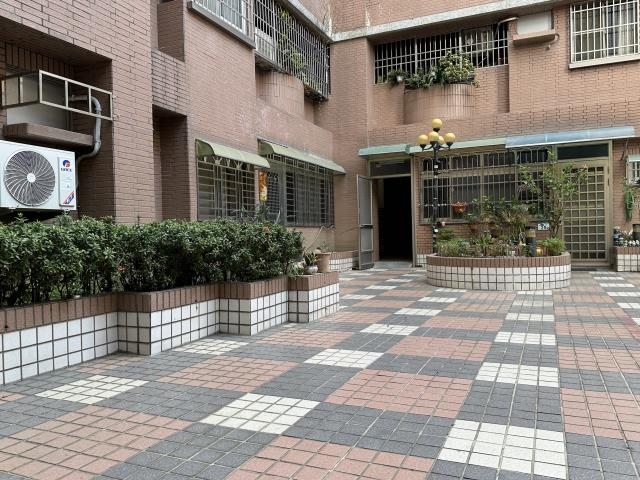 高雄岡山大樓-1