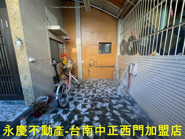 台南東區透天-12