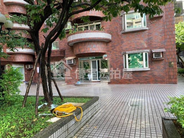 台北士林法拍大樓-1