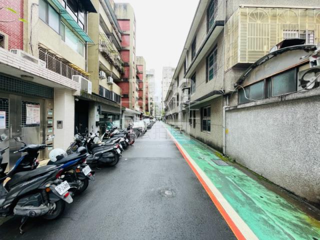 台北松山公寓法拍-8
